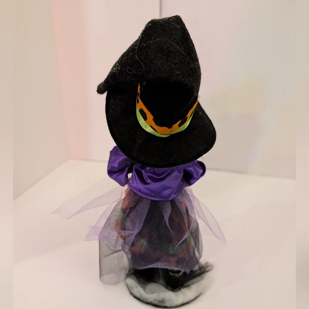 Annalee 2010 75th Anniversary Halloween Witch Figurine with Frog - 10.5